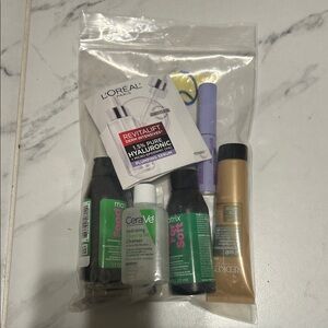 L'Oreal Revitalift Hyaluronic Serum - Silver and Red